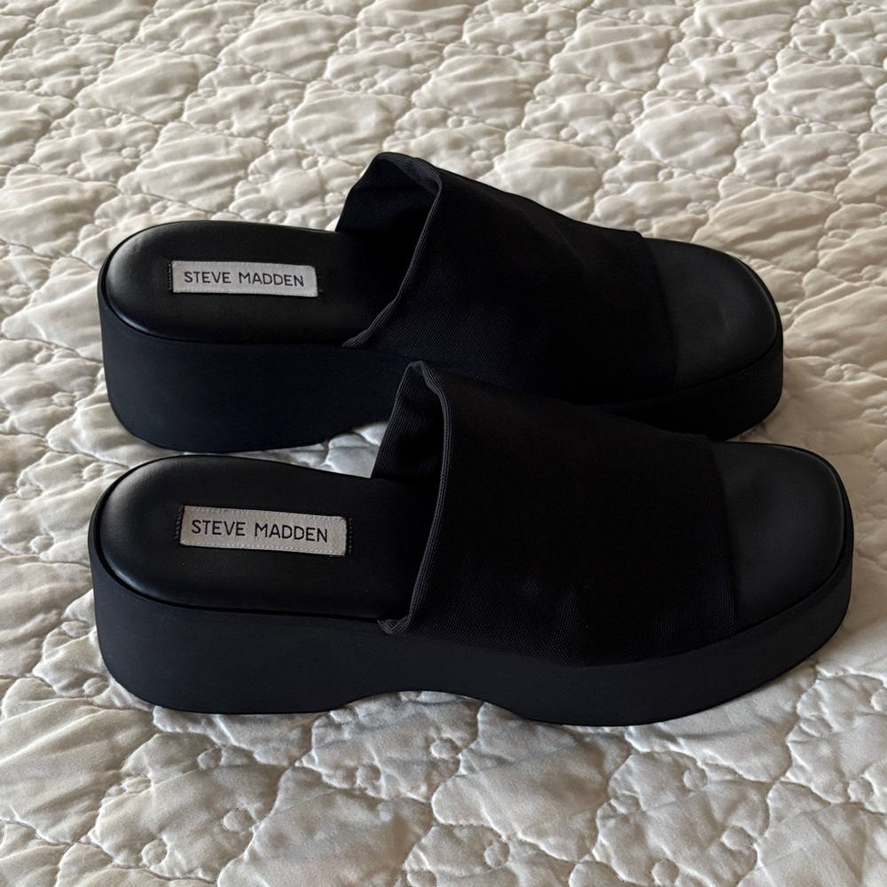 Steve Madden Slinky Black Platform Mules